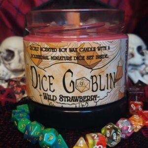 DiceGoblin gyertya - Földieper - ajándék miniatűr kockaszettel szójaviaszból