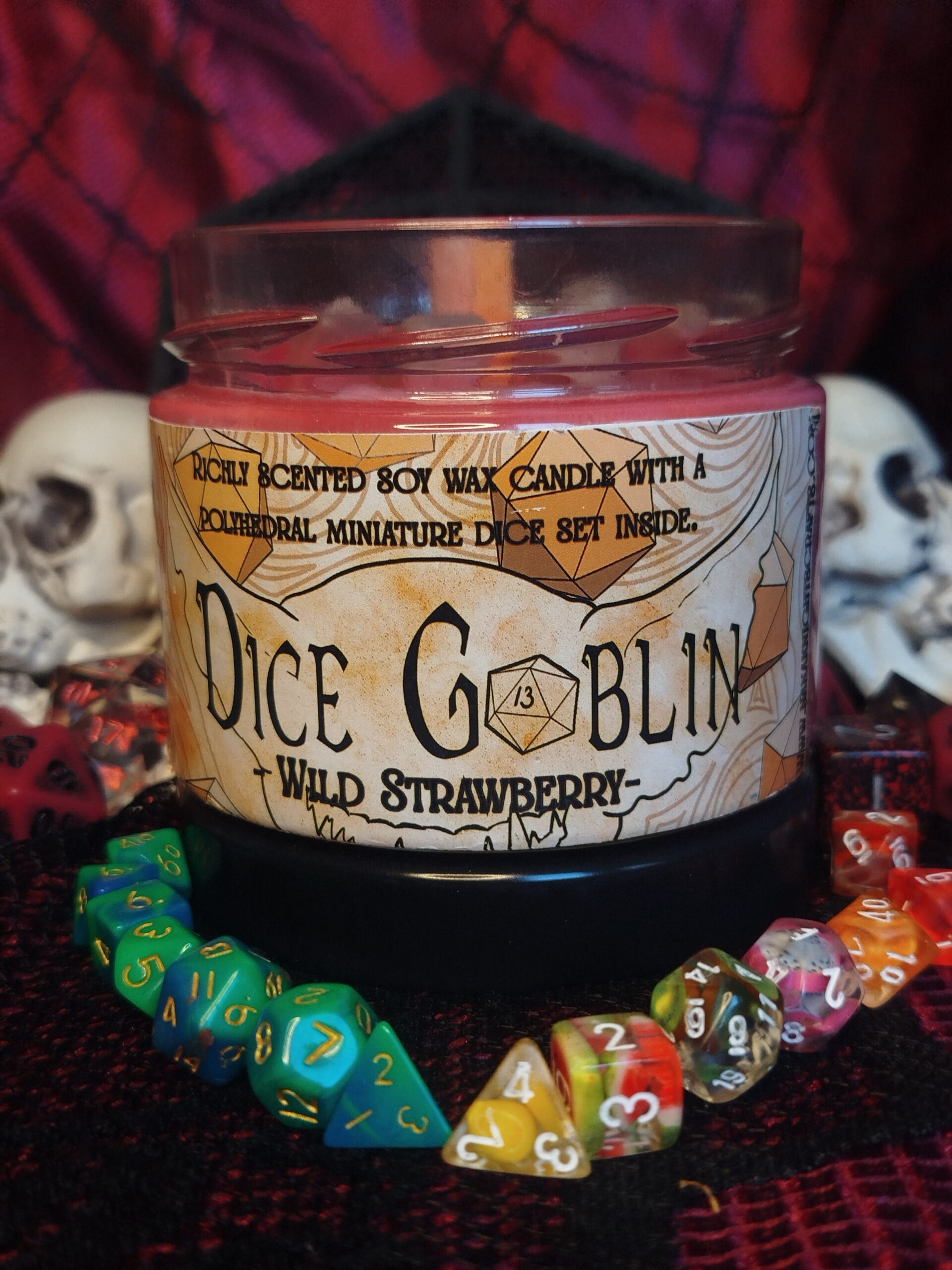 DiceGoblin gyertya - Földieper - ajándék miniatűr kockaszettel szójaviaszból