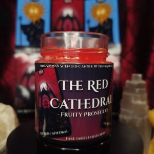 The Red Cathedral - A Vörös Katedrális - szójaviasz illatgyertya a Hamis Tarot Kollekcióból