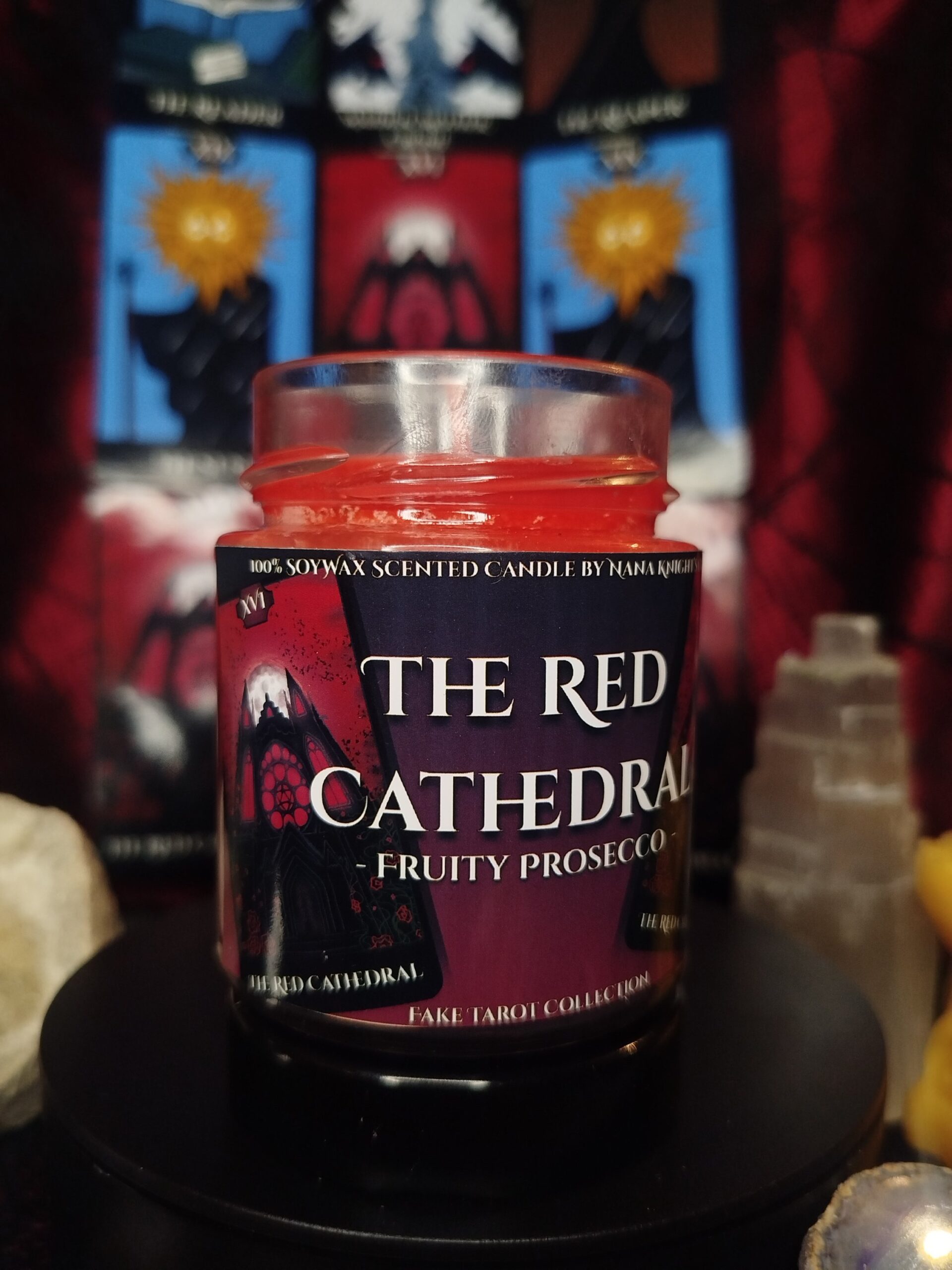 The Red Cathedral - A Vörös Katedrális - szójaviasz illatgyertya a Hamis Tarot Kollekcióból