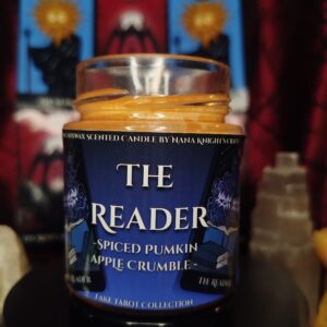 The Reader - A Könyvmoly - szójaviasz illatgyertya a Hamis Tarot Kollekcióból