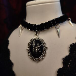 Shelob - Fémmel fonott bársony choker